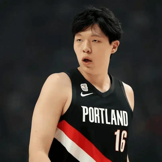 楊瀚森G聯(lián)賽19分！7天6賽疲憊感拉滿！護框+力量蛻變，目標成大洛