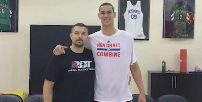 帶著母親遺愿戰(zhàn)斗12年，交易添頭成了隊(duì)魂