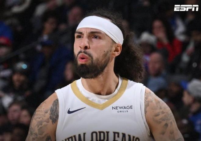 Shams：尼克斯送出達倫-特里、兩次輪和現(xiàn)金，從鵜鶘換來阿爾瓦拉多