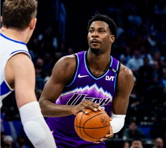 賈倫首秀22+5！爵士丟絕平三分遭魔術(shù)17分逆轉(zhuǎn) 班凱羅準(zhǔn)三雙